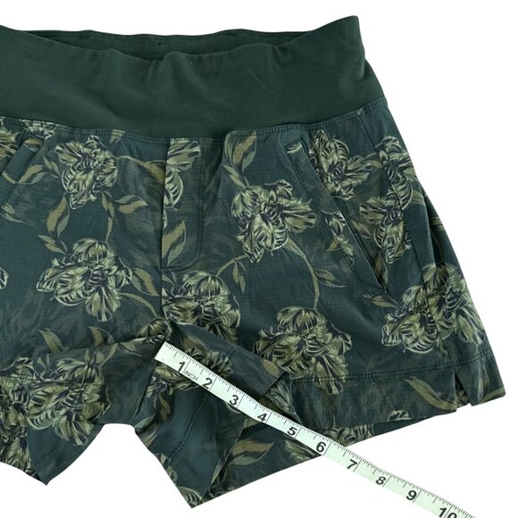 Athleta Printed Trekkie North Short Terra Firma Olive Green Size 2 657667‎ $69 - Picture 6 of 12